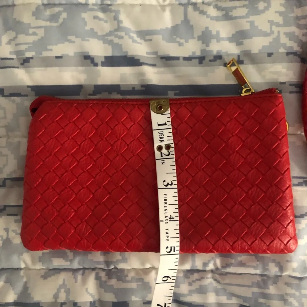 Red small purse, with detachable straps. NWOT - Picture 5 of 6